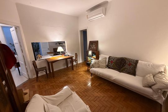 Sala de apartamento à venda com 2 quartos, 68m² em Cosme Velho, Rio de Janeiro
