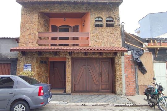 Fachada de casa à venda com 3 quartos, 254m² em Santo Antônio, São Caetano do Sul