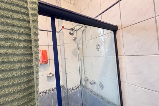 Banheiro do Quarto 1 de casa de condomínio à venda com 4 quartos, 960m² em Barra da Tijuca, Rio de Janeiro