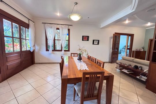 Sala de casa de condomínio à venda com 4 quartos, 960m² em Barra da Tijuca, Rio de Janeiro