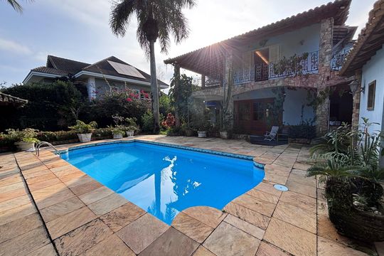 Fachada de casa de condomínio à venda com 4 quartos, 960m² em Barra da Tijuca, Rio de Janeiro