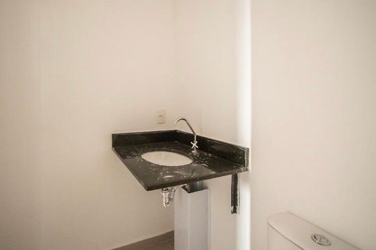 Banheiro de kitnet/studio para alugar com 1 quarto, 26m² em Vila Clementino, São Paulo