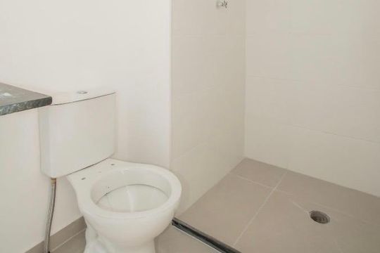 Banheiro de kitnet/studio para alugar com 1 quarto, 26m² em Vila Clementino, São Paulo