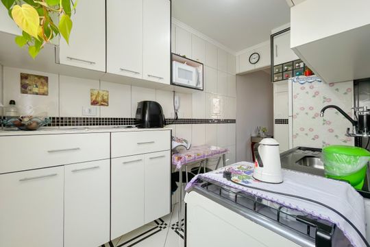 Cozinha de casa de condomínio à venda com 2 quartos, 44m² em Vila Yolanda, Osasco