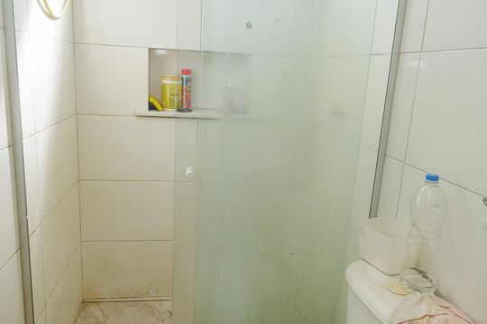 Banheiro de apartamento para alugar com 2 quartos, 63m² em Paciência, Rio de Janeiro