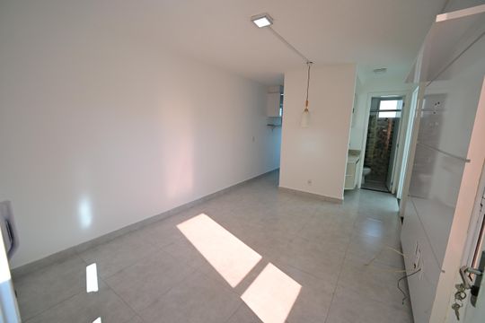 Sala de apartamento à venda com 2 quartos, 48m² em Setor Andreia, Goiânia