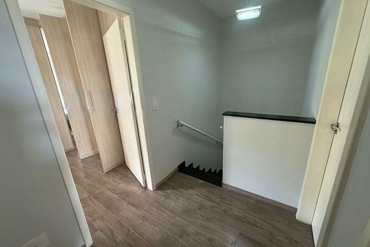 Corredor de casa à venda com 3 quartos, 137m² em Vila Paulistana, São Paulo
