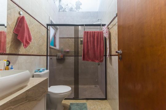 Banheiro de casa para alugar com 3 quartos, 160m² em Vila Suissa, Mogi das Cruzes