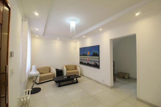 Sala de casa à venda com 3 quartos, 251m² em Curicica, Rio de Janeiro
