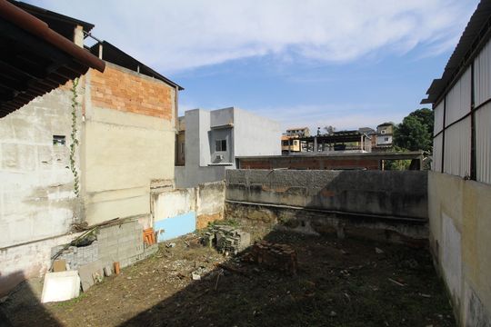 Fundos de casa à venda com 3 quartos, 251m² em Curicica, Rio de Janeiro