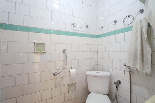 Banheiro de serviço de casa à venda com 4 quartos, 180m² em Luz, São Paulo