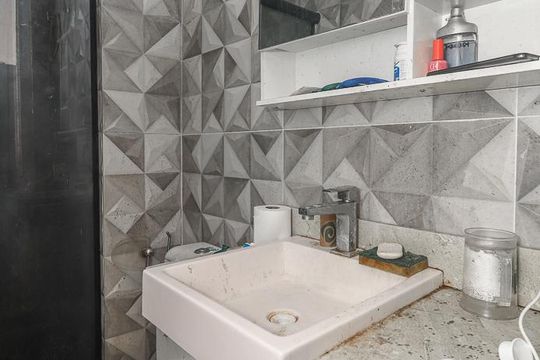 Banheiro de apartamento para alugar com 2 quartos, 50m² em Sarandi, Porto Alegre