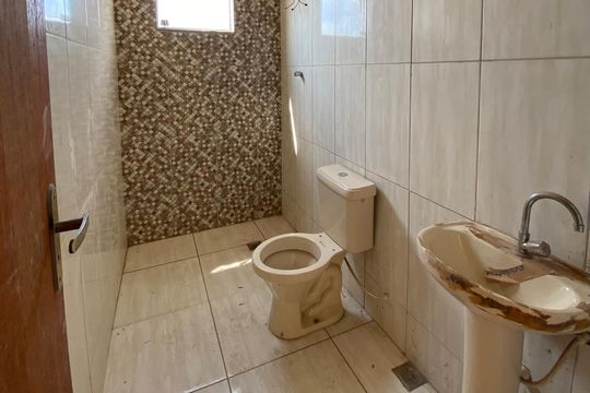 Banheiro social de apartamento para alugar com 2 quartos, 50m² em Vila Santa Rita, Belo Horizonte