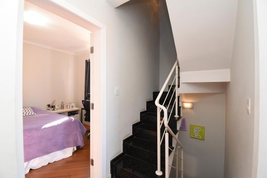 Corredor  de casa de condomínio à venda com 3 quartos, 180m² em Santa Felicidade, Curitiba