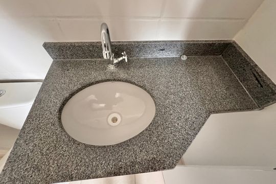 Banheiro de apartamento para alugar com 2 quartos, 45m² em Recreio dos Bandeirantes, Rio de Janeiro