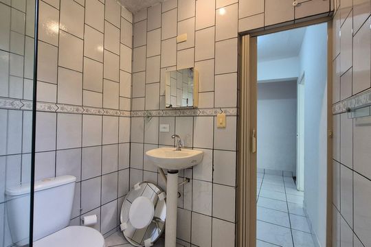 Banheiro  de casa para alugar com 1 quarto, 48m² em Jardim Irene, Santo André