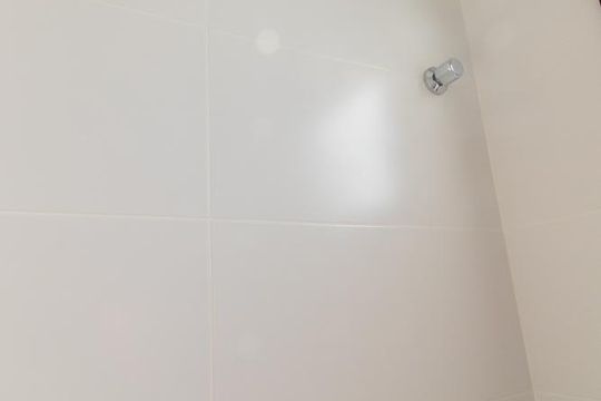 Banheiro Social de apartamento à venda com 1 quarto, 21m² em Centro, Curitiba