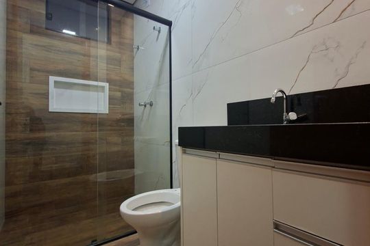 Banheiro 2 de casa à venda com 3 quartos, 105m² em Vila Rica, Lagoa Santa