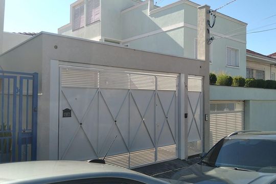 Fachada de casa à venda com 6 quartos, 280m² em Jardim São Paulo, São Paulo