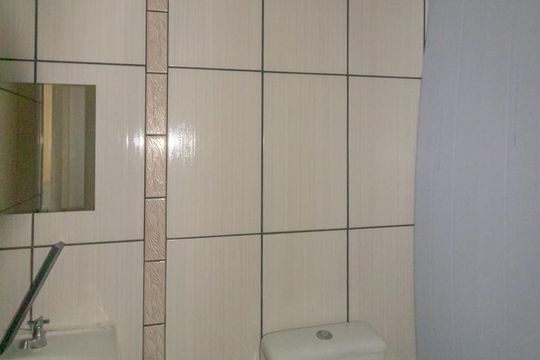 Banheiro de casa à venda com 2 quartos, 100m² em Olaria, Canoas