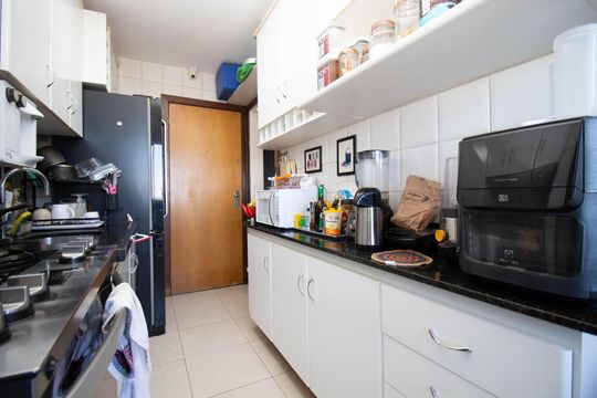 Cozinha e Área de Serviço de apartamento para alugar com 3 quartos, 100m² em Setor Sudoeste, Brasília