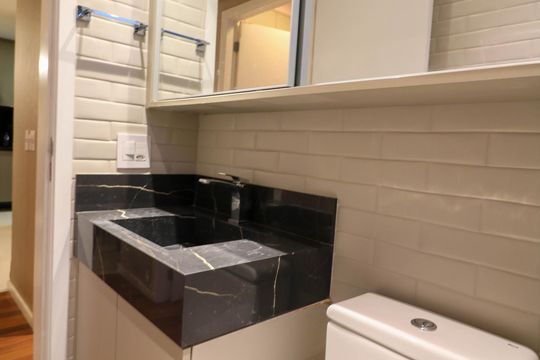 Banheiro de apartamento para alugar com 2 quartos, 66m² em Campo Belo, São Paulo
