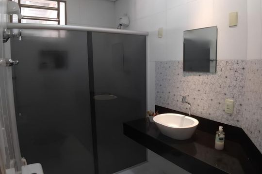 Banheiro de casa à venda com 4 quartos, 385m² em São João Batista, Belo Horizonte