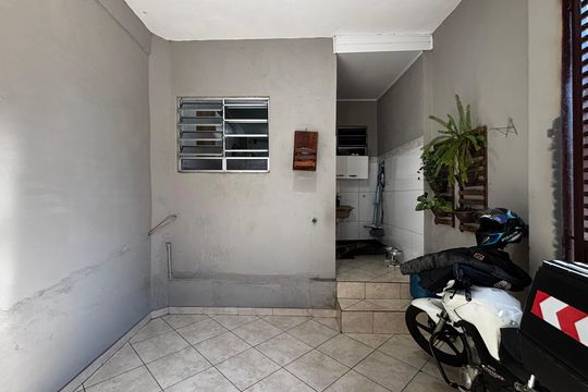 Garagem de casa à venda com 2 quartos, 198m² em Parque Gerassi , Santo André