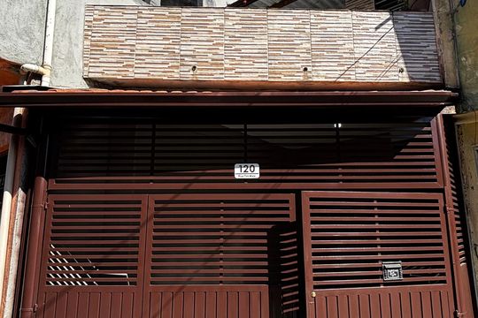 Fachada Fundos de casa à venda com 2 quartos, 198m² em Parque Gerassi , Santo André