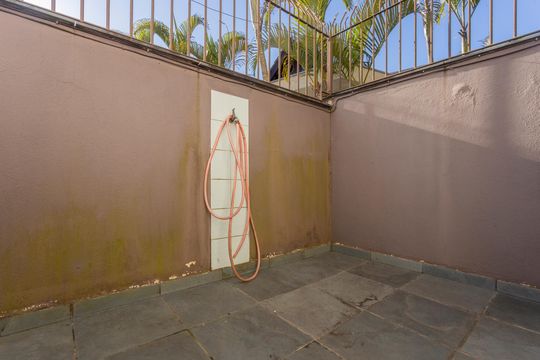 Hall de entrada de casa para alugar com 1 quarto, 80m² em Jardim Santa Helena, São Paulo