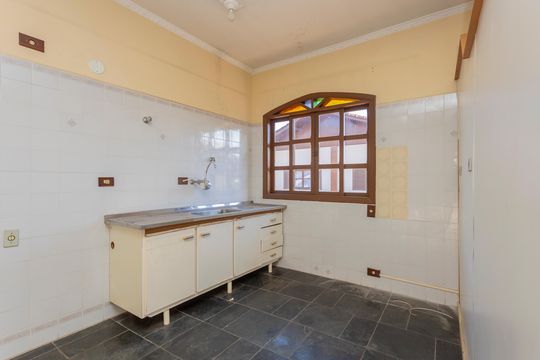 Cozinha de casa para alugar com 1 quarto, 80m² em Jardim Santa Helena, São Paulo