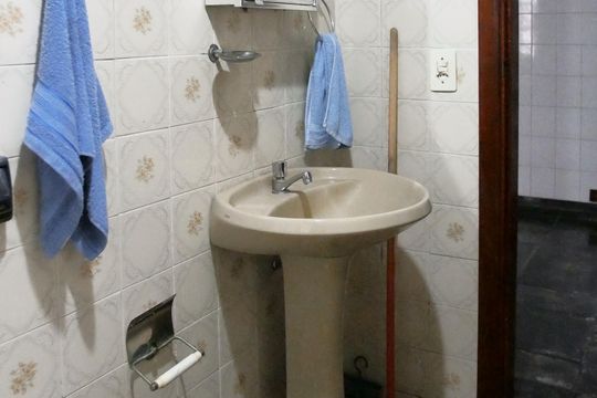 Banheiro de casa para alugar com 1 quarto, 80m² em Jardim Santa Helena, São Paulo