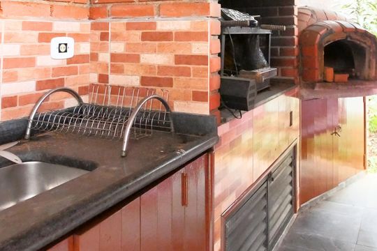 Cozinha de casa para alugar com 1 quarto, 80m² em Jardim Santa Helena, São Paulo