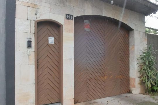 Fachada de casa para alugar com 1 quarto, 80m² em Jardim Santa Helena, São Paulo
