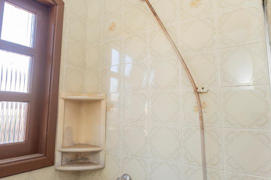 Banheiro de casa para alugar com 1 quarto, 80m² em Jardim Santa Helena, São Paulo