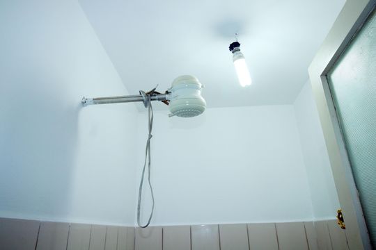 Banheiro de serviço de apartamento à venda com 3 quartos, 78m² em Olaria, Rio de Janeiro