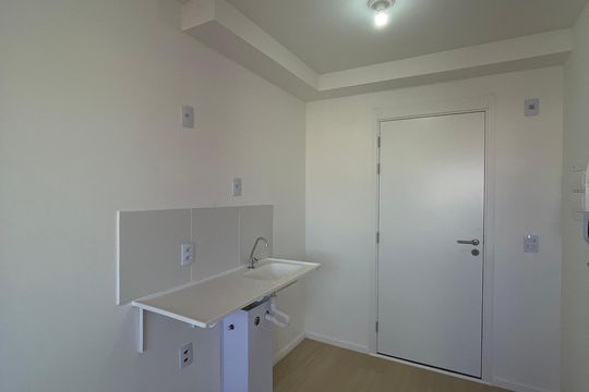 Sala/Cozinha/Área de Serviço  de apartamento para alugar com 1 quarto, 18m² em Vila Granada, São Paulo