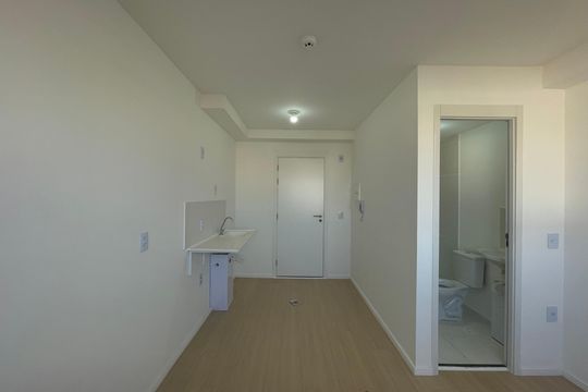 Sala/Cozinha/Área de Serviço  de apartamento para alugar com 1 quarto, 18m² em Vila Granada, São Paulo