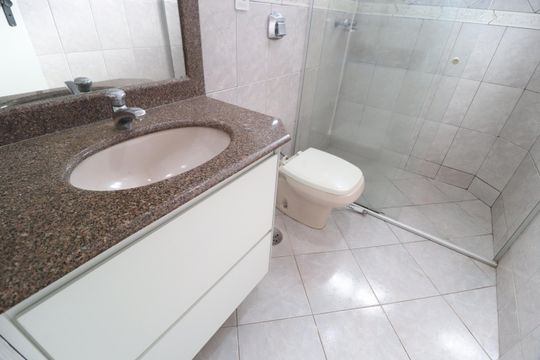 Banheiro do Quarto 3 de apartamento para alugar com 3 quartos, 115m² em Centro, Uberlândia
