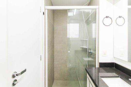 Banheiro da Suíte de apartamento para alugar com 1 quarto, 46m² em Marechal Rondon, Canoas
