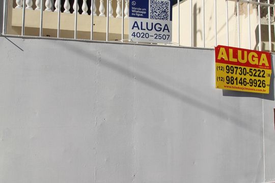Plaquinha de casa para alugar com 2 quartos, 100m² em Lot. Res. Vista Linda, São José dos Campos
