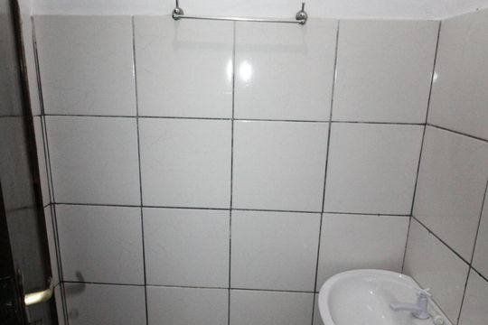 Banheiro de casa para alugar com 2 quartos, 100m² em Lot. Res. Vista Linda, São José dos Campos