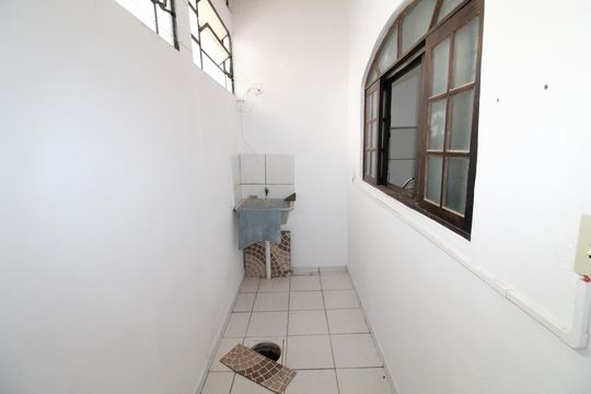 Área de Serviço de casa para alugar com 2 quartos, 100m² em Lot. Res. Vista Linda, São José dos Campos