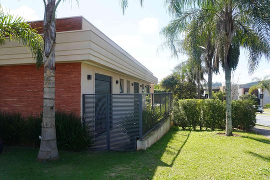 Fachada de casa de condomínio à venda com 4 quartos, 250m² em Cidade Tamboré, Santana de Parnaíba