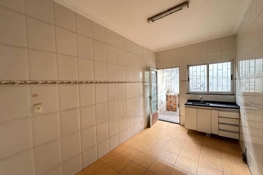 Cozinha de casa para alugar com 3 quartos, 180m² em Jardim Patricia, Uberlândia