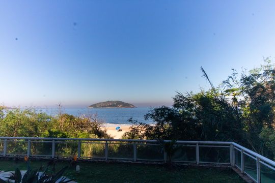 Vista da Sala de apartamento para alugar com 2 quartos, 70m² em Camboinhas, Niterói
