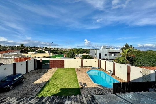 Vista de casa de condomínio à venda com 3 quartos, 240m² em Colônia Agrícola Samambaia, Brasília