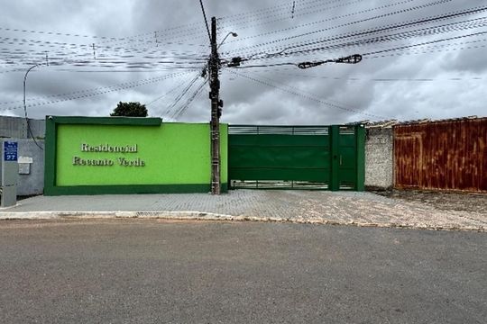 Fachada de casa de condomínio à venda com 3 quartos, 240m² em Colônia Agrícola Samambaia, Brasília