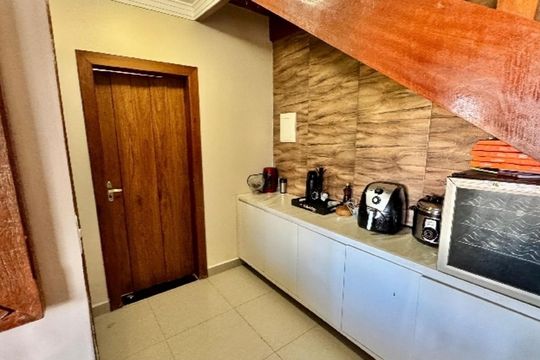 Cozinha de casa de condomínio à venda com 3 quartos, 240m² em Colônia Agrícola Samambaia, Brasília
