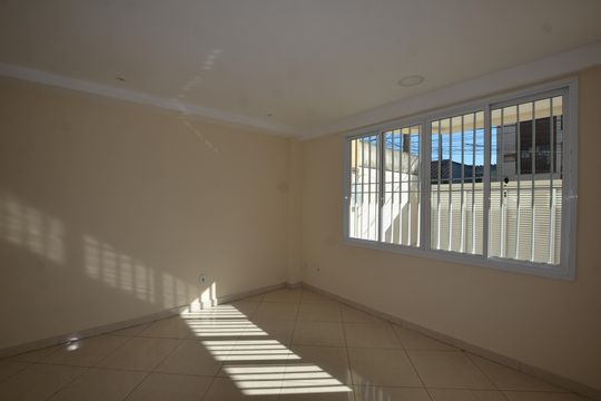 Sala de apartamento à venda com 3 quartos, 120m² em Jardim Sulacap, Rio de Janeiro